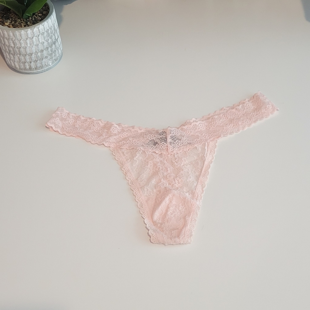 Victorias Secret Lace Thong in Soft Pink